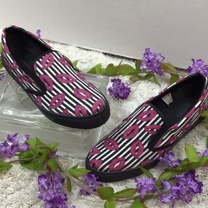 Andre Kiss me Lips slip ons made in Italy
